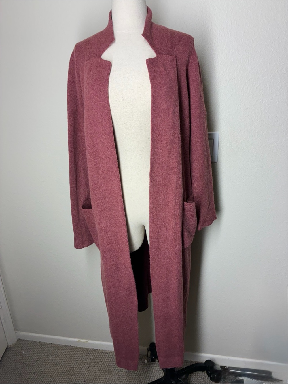 Express Womenโs Long Open-Front Duster Cardigan in Mauve, size Small